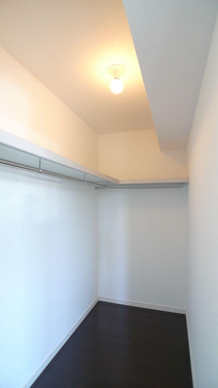Same specifications photos (Other introspection). Large walk-in closet Same specifications Photos
