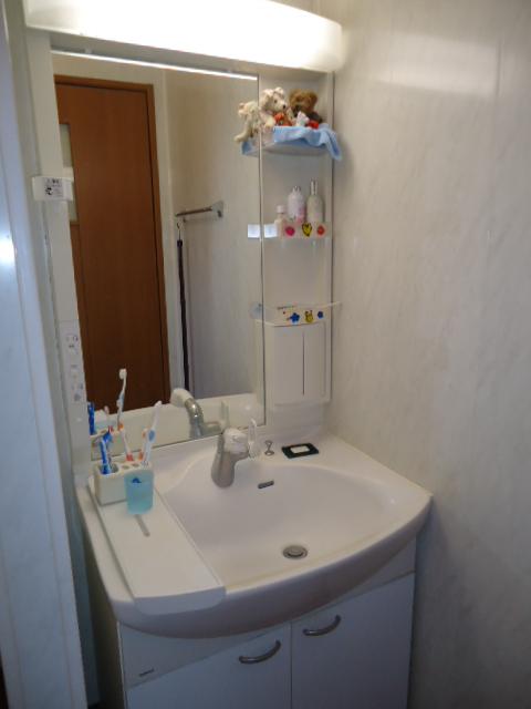 Wash basin, toilet. Indoor (July 2013) Shooting Fixtures ・ Furniture etc. are not included in the trading value