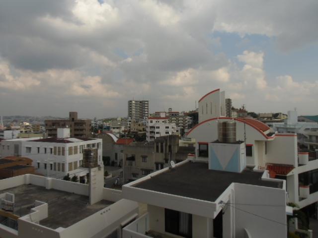 View photos from the dwelling unit. View from the site (November 2013) Shooting