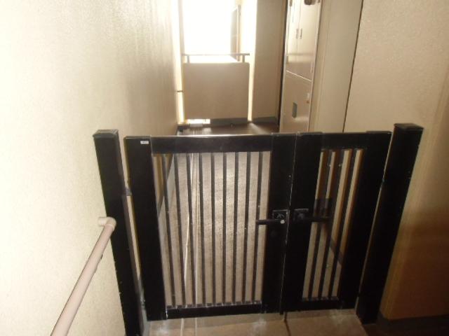 Other. Entrance porch (November 2013) Shooting