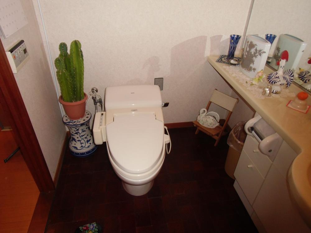 Toilet. Indoor (January 2013) Shooting  ※ Household goods, etc. are not included in the sale price