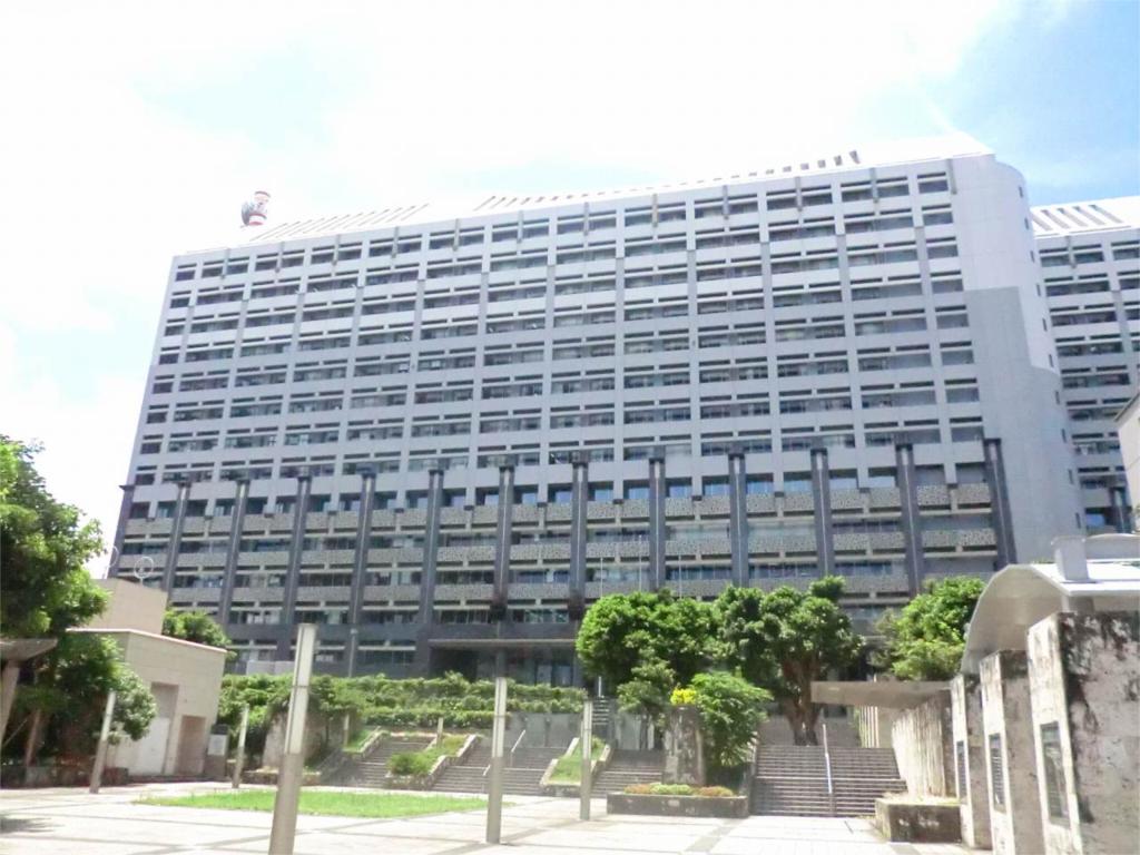 Government office. 1400m to the prefectural government (government office)
