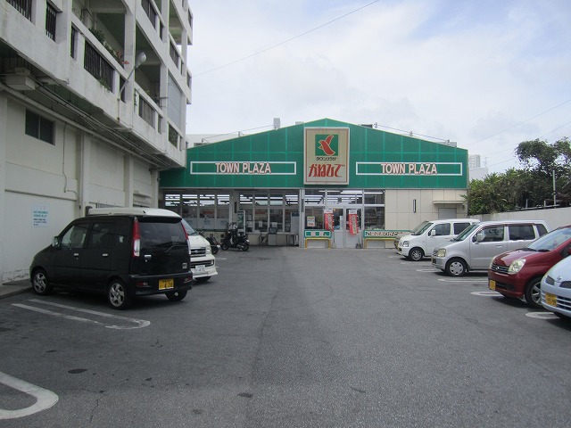 Supermarket. 1500m to Town Plaza Tsutsumishu (super)