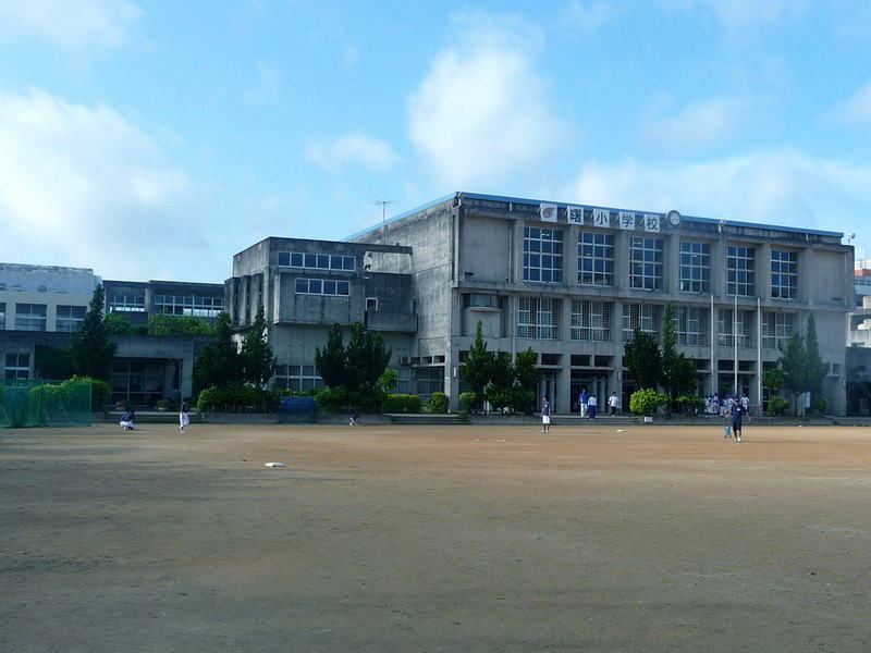 Primary school. 762m until Akebono elementary school (elementary school)