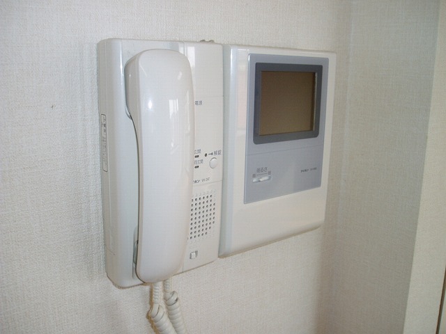 Security. TV monitor with intercom! 