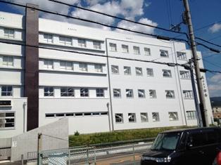 Primary school. Learn along with the 450m, "fellow until Daito Municipal Shijo Elementary School, We have set grew up dress raise a child "to the educational goals. It is safe and is close to school from home