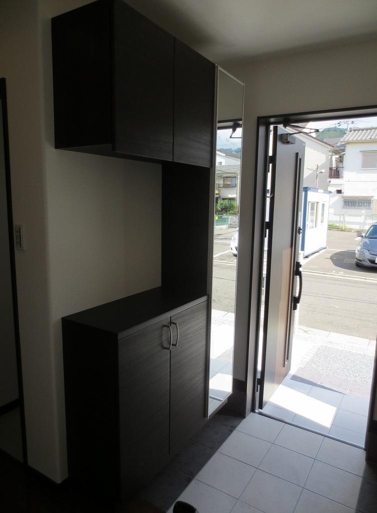 Entrance. Local (late October 2013) Shooting It is the entrance of the No. 3 place model house. Systemic Utsuseru with mirror in plenty of shoes cloak