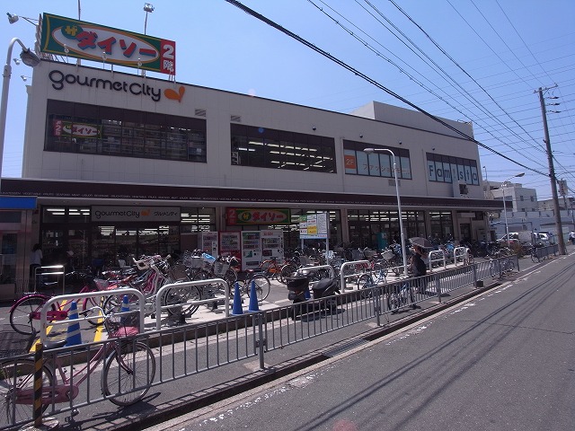 Supermarket. 286m until Gourmet City Nozaki store (Super)