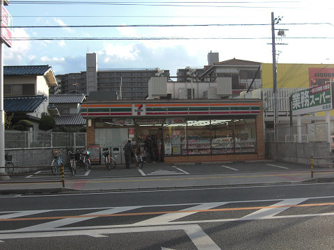 Convenience store. Seven-Eleven Daito Eiwa cho store (convenience store) to 285m