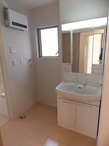 Same specifications photos (Other introspection). Vanity with excellent storage capacity and functionality