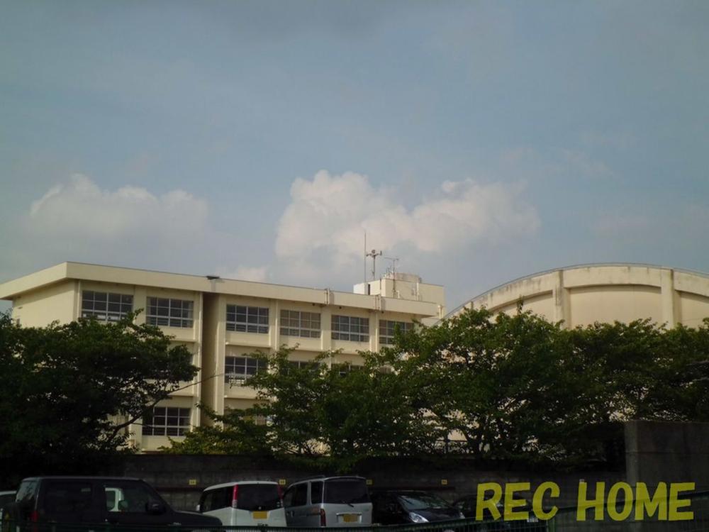 Junior high school. 773m to Daito City Hojo junior high school