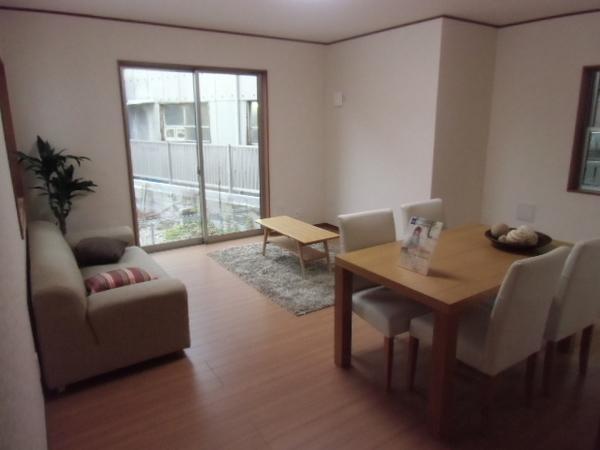 Living. Open-minded LDK conversation of family bouncy