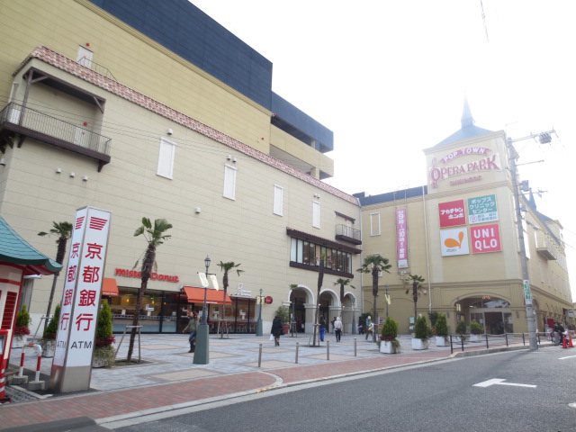 Shopping centre. Pop Town Ichibankan until the (shopping center) 806m
