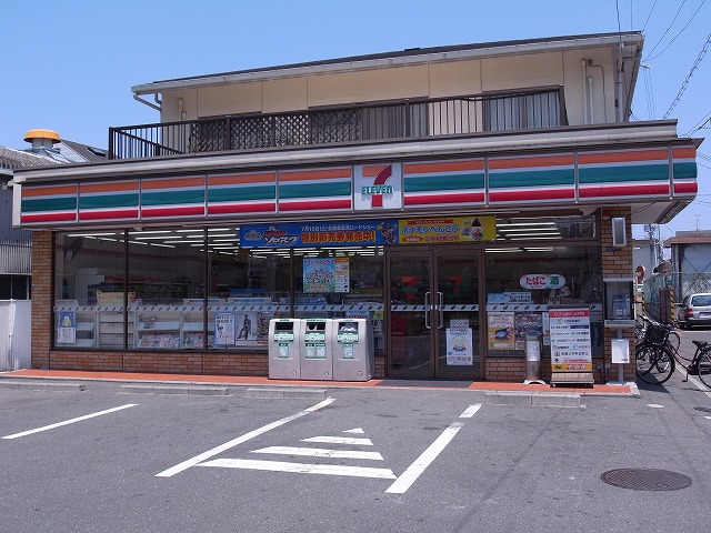 Convenience store. Seven-Eleven Daito Nakagaichi 5-chome up (convenience store) 469m