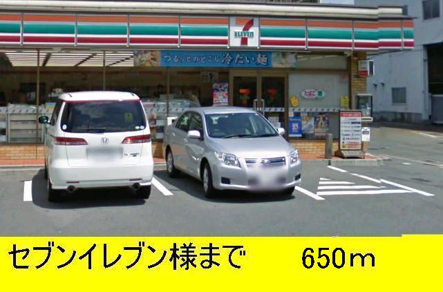 Convenience store. 650m to Seven-Eleven like (convenience store)