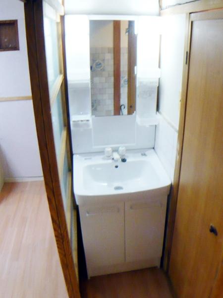Wash basin, toilet. Shampoo dresser had made. 