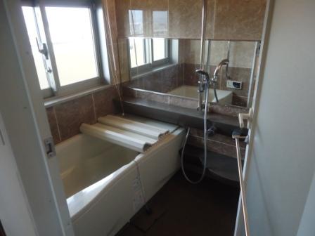 Bathroom. With bathroom dryer Yes window