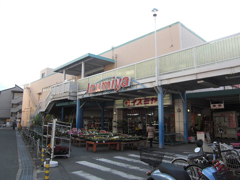Supermarket. Izumiya Suminodo store up to (super) 398m