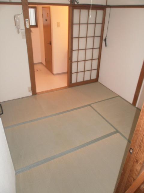 Non-living room.  ◆ The first floor Japanese-style room
