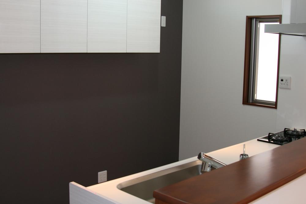 Kitchen. FIX window is the accent, Bright!