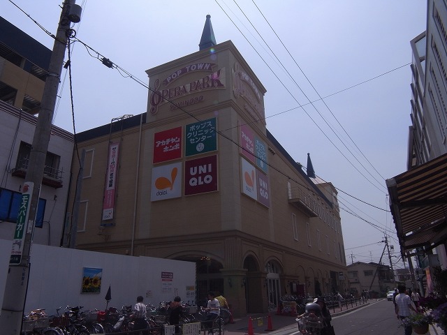 Shopping centre. Pop Town Ichibankan until the (shopping center) 278m