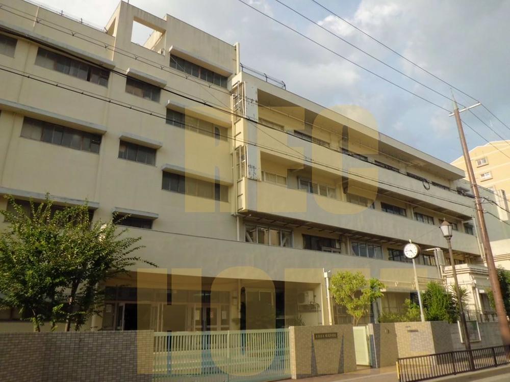 Junior high school. 715m to Daito Municipal Suminodo junior high school