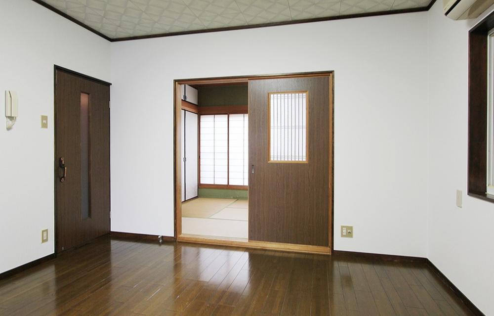 Living. Second floor living room ・ Japanese-style room 6 quires
