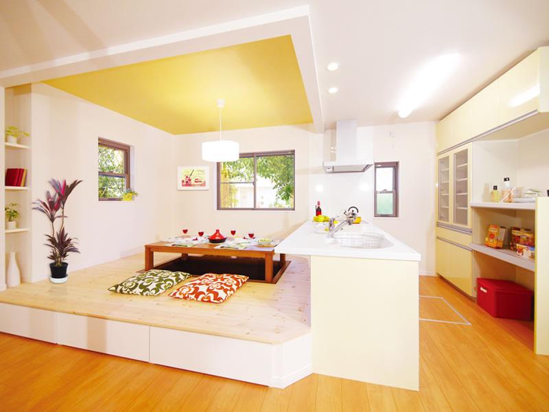 Model house photo. Model house there is a seat dining. Cozy goodness is applied to the place of dining of reunion. Or to dig your stand, Become family gathering easy place.