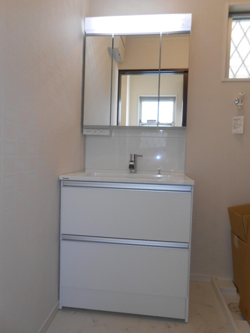 Wash basin, toilet. ※ image