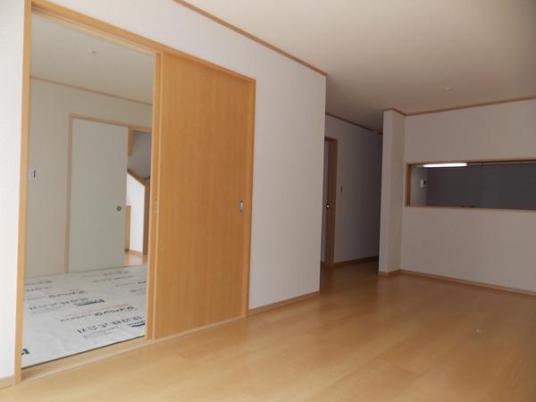 Living. Spacious living room 16 tatami conversation of family bouncy