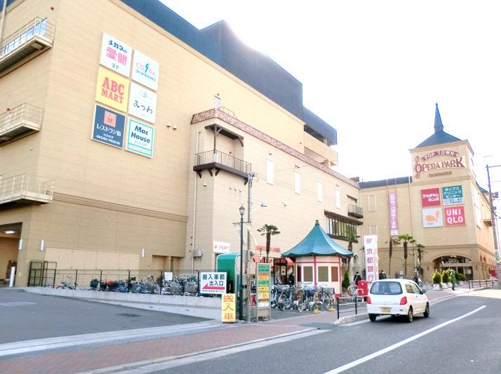 Shopping centre. 1353m to UNIQLO Pop Town Suminodo Opera Park shop