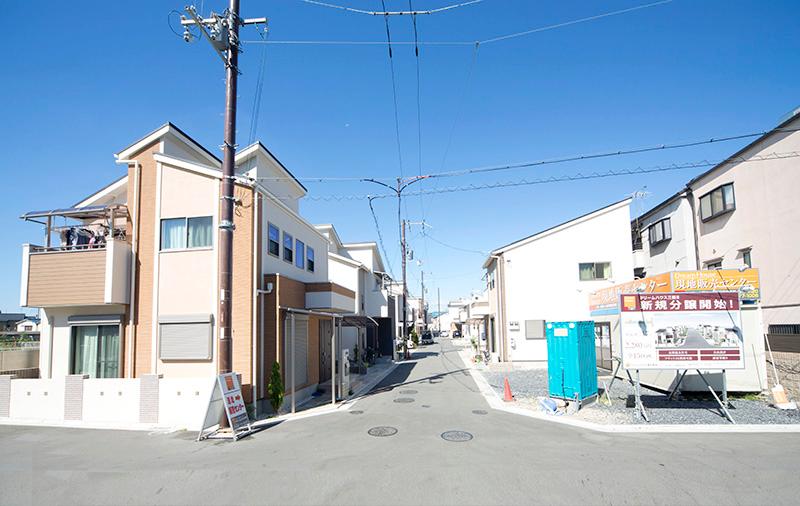 Local photos, including front road. Local (June 203 years) shooting