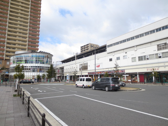 Shopping centre. Albi Suminodo until the (shopping center) 637m