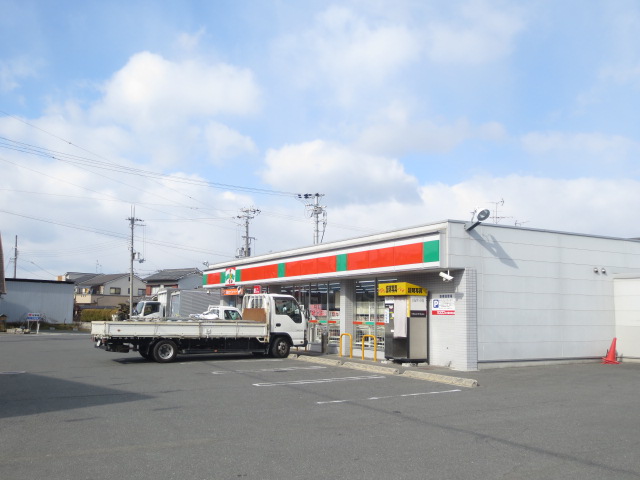 Convenience store. 132m until Thanksgiving Daito Ohno store (convenience store)