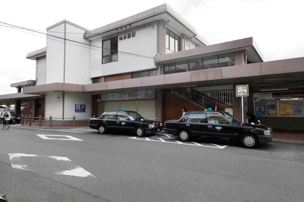 station. 900m until JR Gakkentoshisen "Shijonawate" station