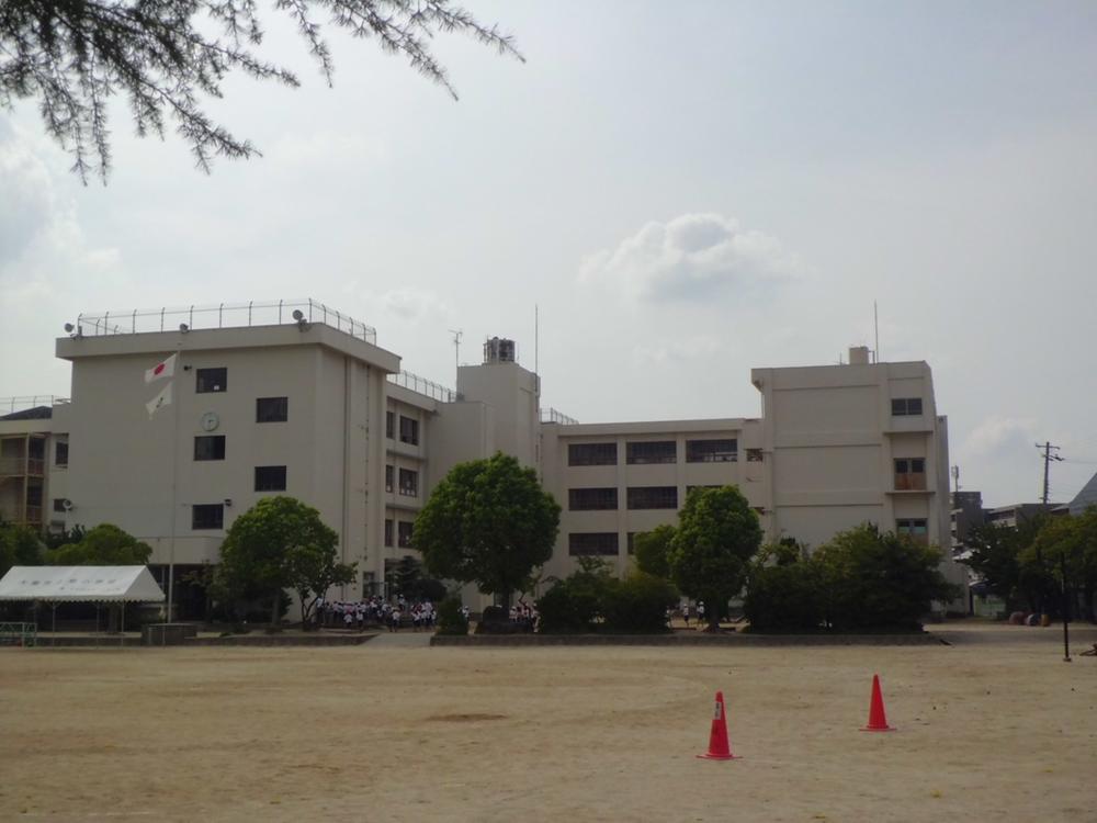 Primary school. 1264m to Daito Municipal Izumi Elementary School