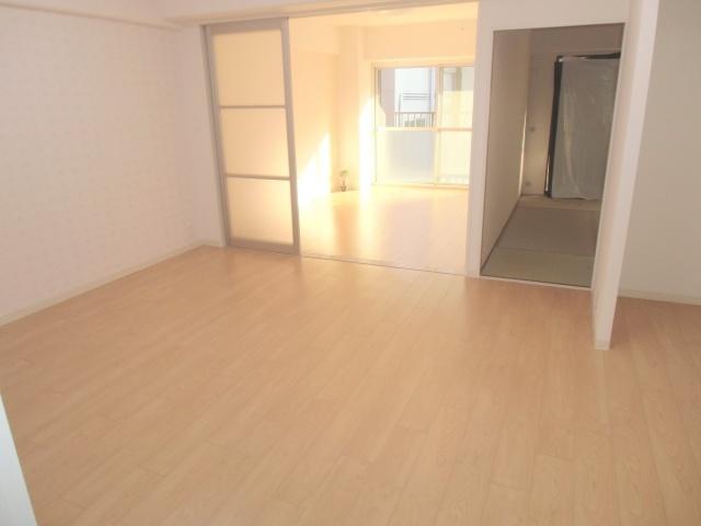 Non-living room. There are all rooms quires 6