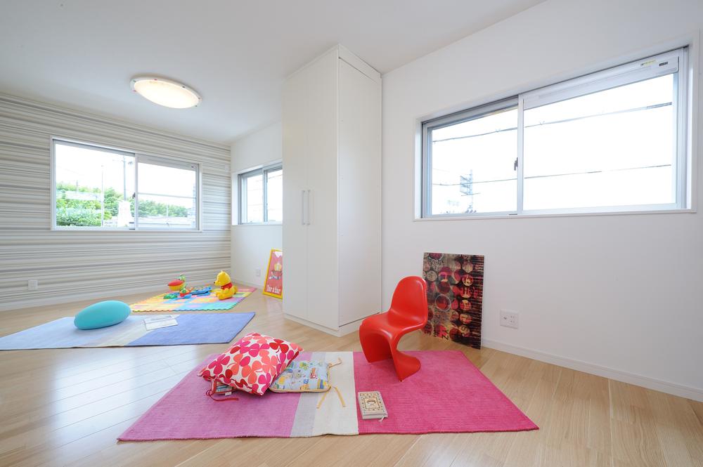 Same specifications photos (Other introspection). It is possible that I am changing the atmosphere in the wallpaper of the child of the room. Model house enforcement example