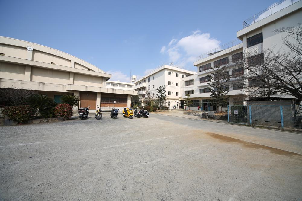 Primary school. 1199m to Daito Municipal Izumi Elementary School