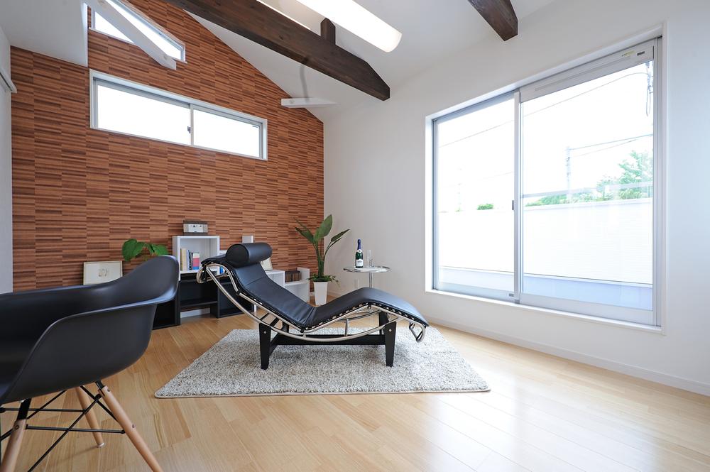 Same specifications photos (Other introspection). The main bedroom has adopted the gradient ceiling, Fashionable to produce a wallpaper. Space relaxation There is also a study corner. Model house enforcement example