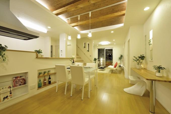 18 tatami mats than the spacious LDK. Accent is attached by ceiling Trey, You indirect lighting illuminates gently relaxation of family. Wearing make a magazine rack in the kitchen counter wearing a step. Design and function beautifully fusion (No. 9 land model house)