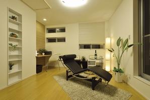 The main bedroom of openness plenty facing the balcony. Wide as about 7.4 tatami mats, Also it has provided study corner and tall type of bookshelf. In addition there is a breadth of even attic storage is about 6-mat, You can store plenty to collection collected as a hobby from seasonal consumer electronics