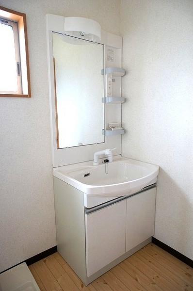 Same specifications photos (Other introspection). This basin dressing room of the model house. Easy-to-use type is with shampoo dresser.