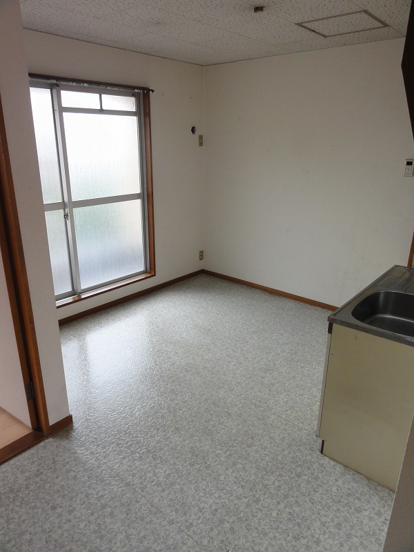 Living and room. If you are in a hurry, ⇒ toll free by phone 0800-808-7114