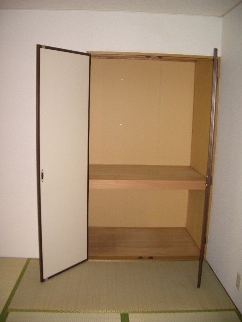 Receipt. Storage of Japanese-style room