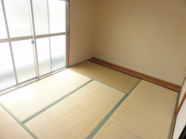 Other room space. What a south-facing!