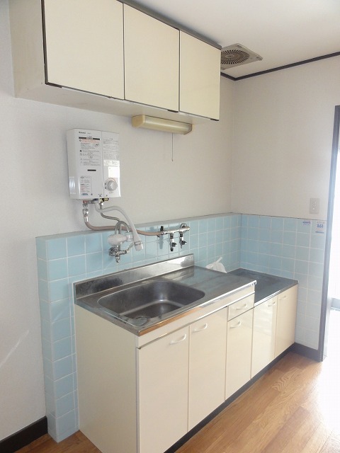 Kitchen. Is Gasukitchin. Spacious.