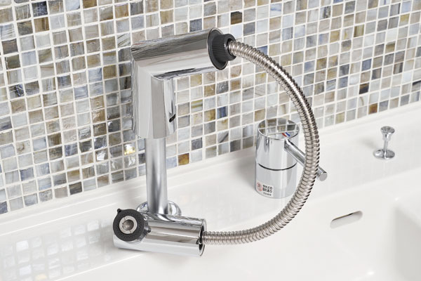 Bathing-wash room.  [Single lever mixing faucet] It is mixing faucet with a convenient hand shower in the care of the bowl (same specifications)