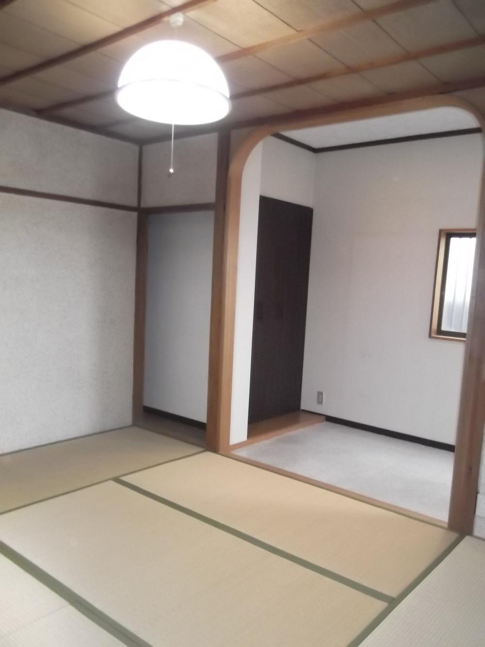 Other introspection. It is a clean Japanese-style room