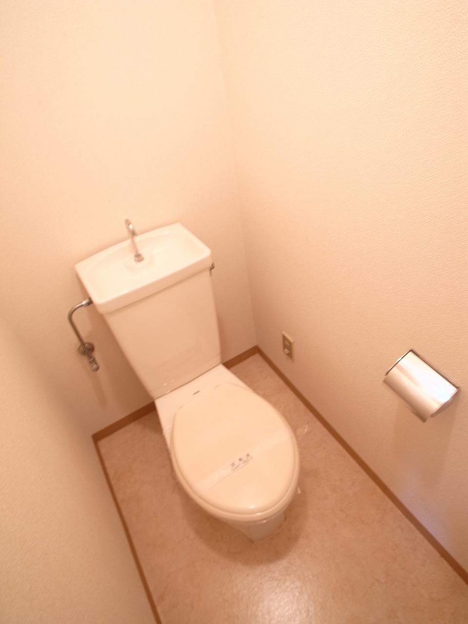 Toilet. If you are in a hurry, ⇒ toll free by phone 0800-808-7114